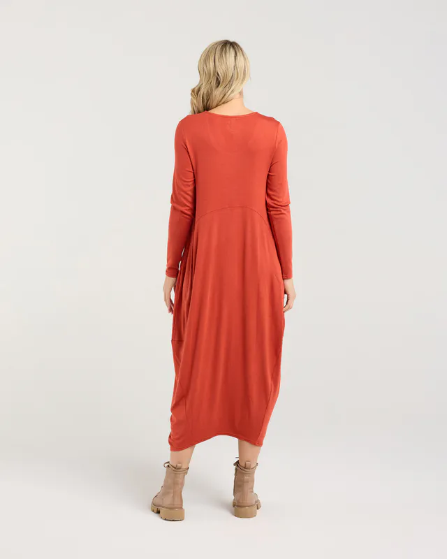 Model wearing Shiraz Tabitha Cashmere Blend Dress By Blackstone Available at Beetees Nelson