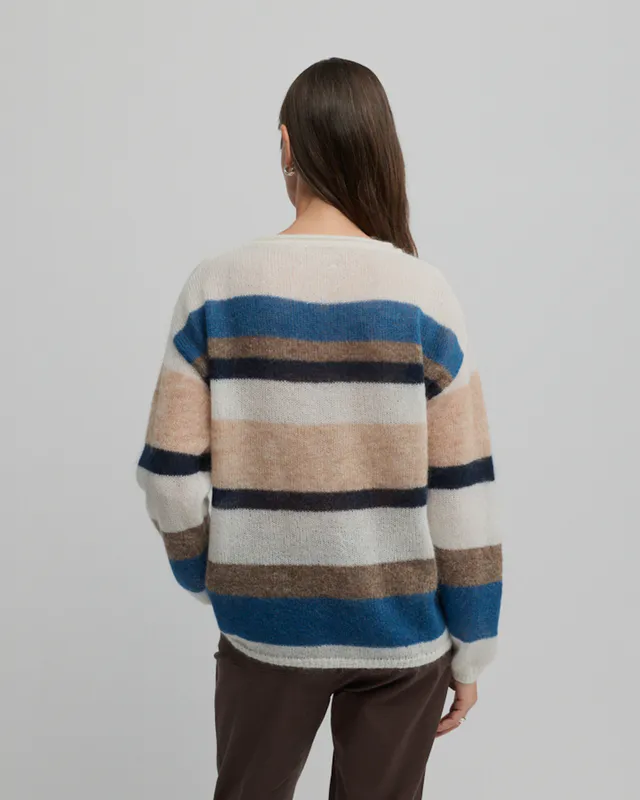 Model wearing Carpi Ashen Knit By Yarra Trail Available at Beetees Nelson