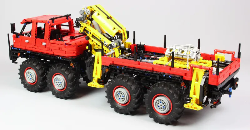 Behold the impressive Toy Code 13146 from Mould King! This massive articulated logging truck, made entirely of building blocks, is a marvel of construction and design.