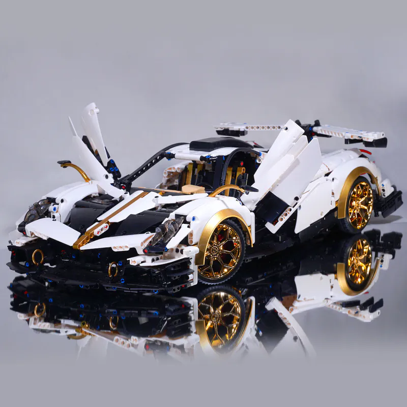 Remote Control Building blocks Pagani. Massive vehicle. Satisfying Assembly. Speed and control, Royal Colors livery. Great Car, massive size on brixbros-store.com
