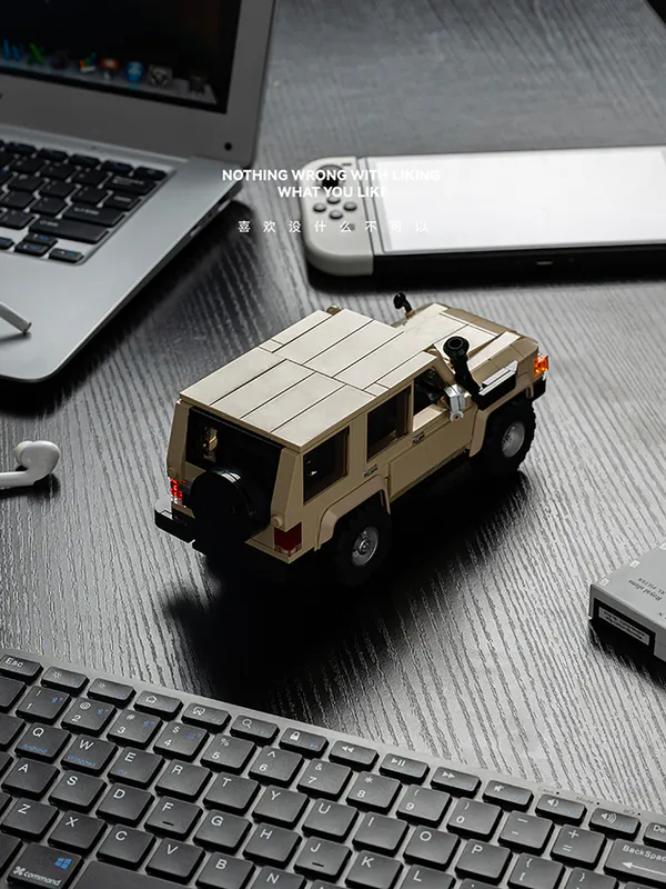 Calle Land Cruiser, Bole Bricks PB8850, LEGO alternative, building brick set, off-road toy model, scale land cruiser, creative construction kit, kids adventure playset, premium brick toy, toyota