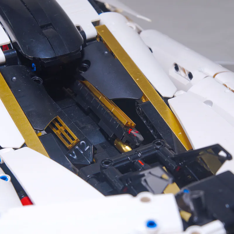 Remote Control Building blocks Pagani. Massive vehicle. Satisfying Assembly. Speed and control, Royal Colors livery. Great Car, massive size on brixbros-store.com