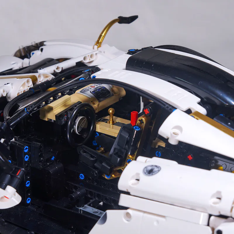 Remote Control Building blocks Pagani. Massive vehicle. Satisfying Assembly. Speed and control, Royal Colors livery. Great Car, massive size on brixbros-store.com