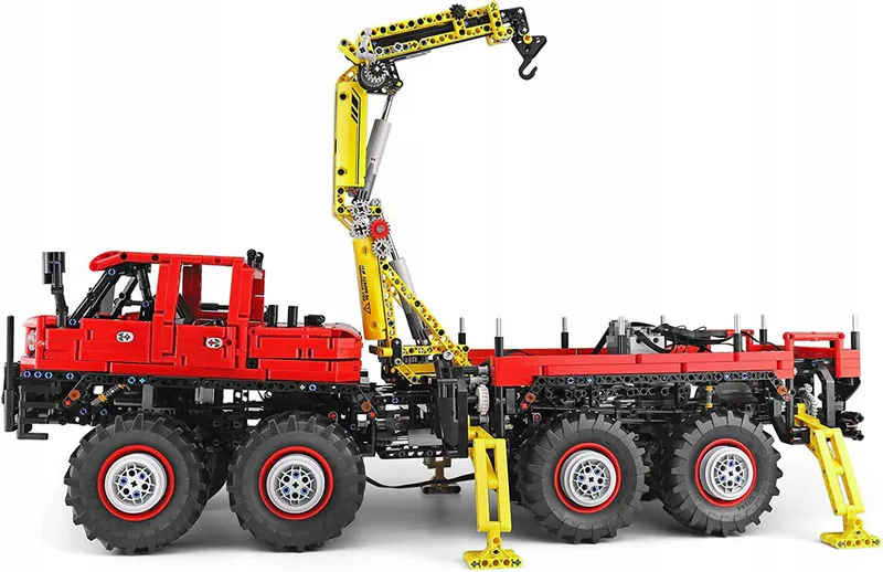 Behold the impressive Toy Code 13146 from Mould King! This massive articulated logging truck, made entirely of building blocks, is a marvel of construction and design.