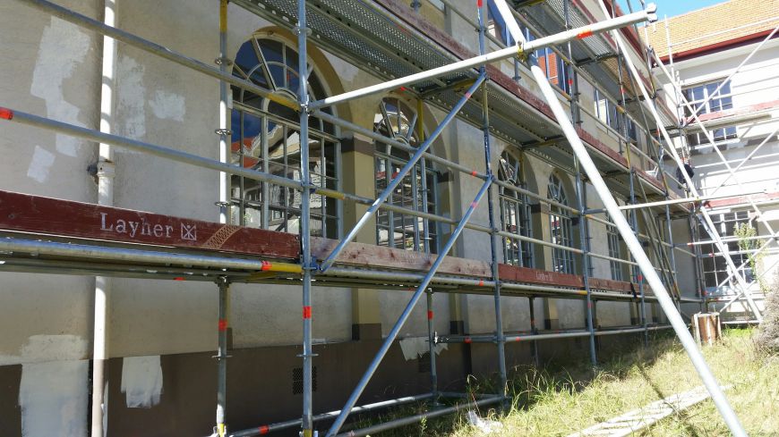 Painting the exterior of Barnicoat House Nelson College