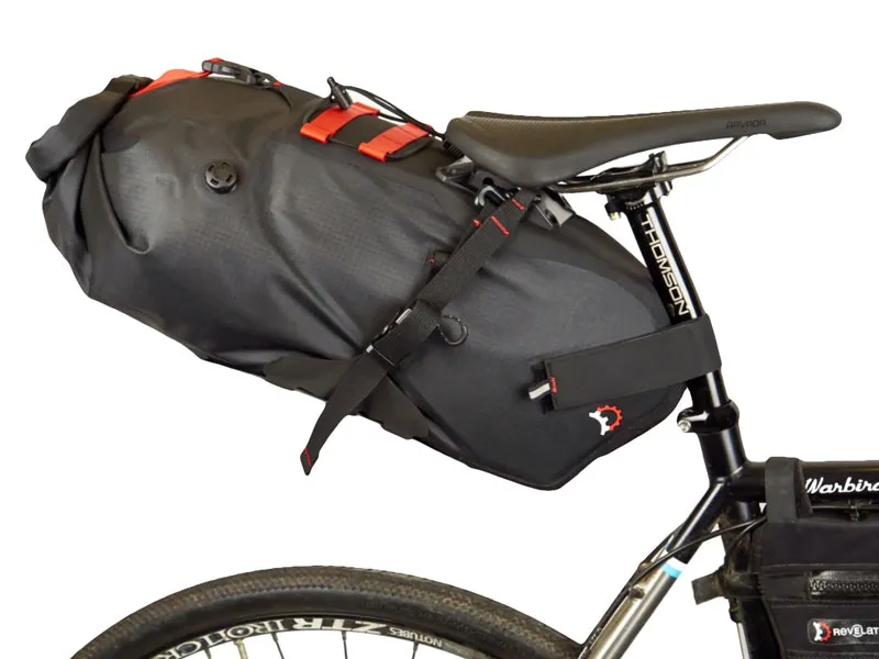 Revelate Designs Spinelock 16L installed