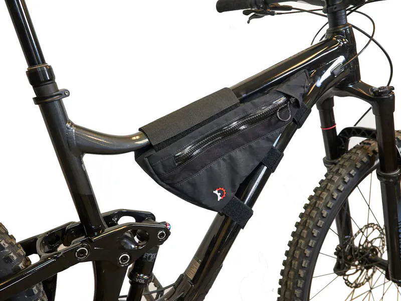 Revelate Designs Choss frame bag installed