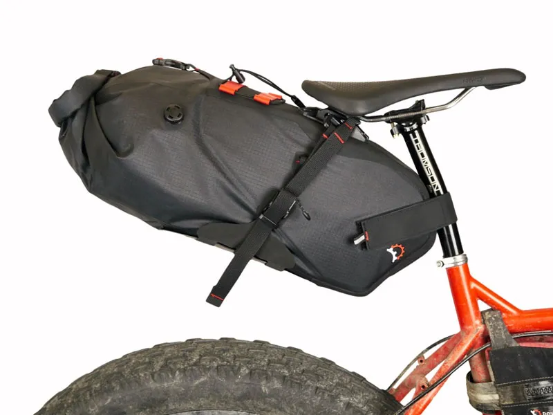 Revelate Designs Spinelock 16L installed