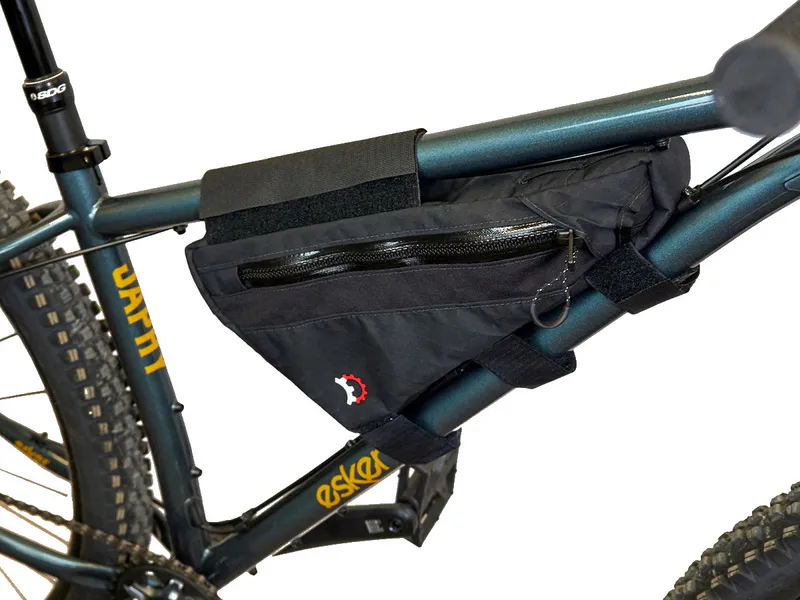 Revelate Designs Choss frame bag installed