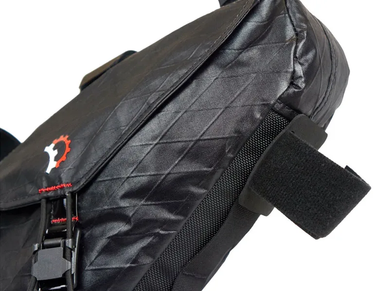 Revelate Designs Hopper frame bag magnetic closure