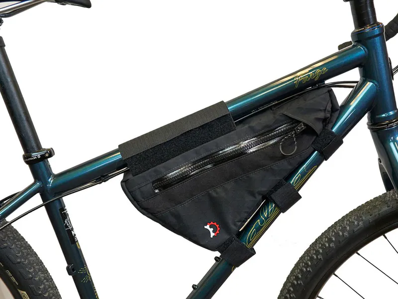 Revelate Designs Choss frame bag installed