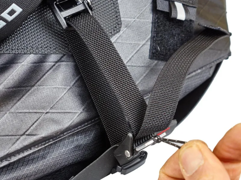 Revelate Designs Terrapin side release buckles