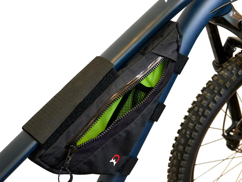 Revelate Designs Choss frame bag installed