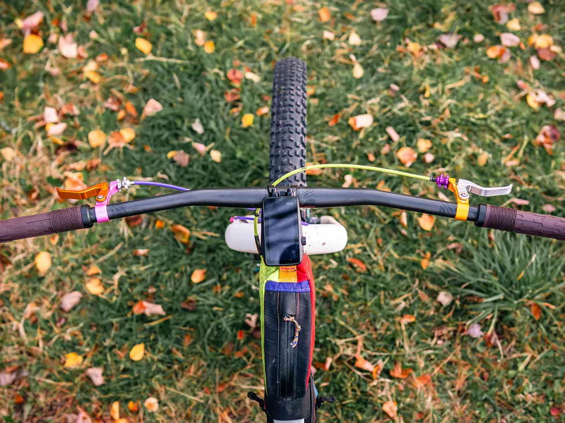 Teravail Lytho Carbon handlebar installed