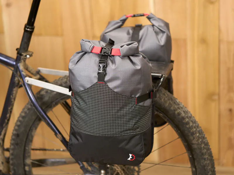 Revelate Designs Portage Pannier 14L installed