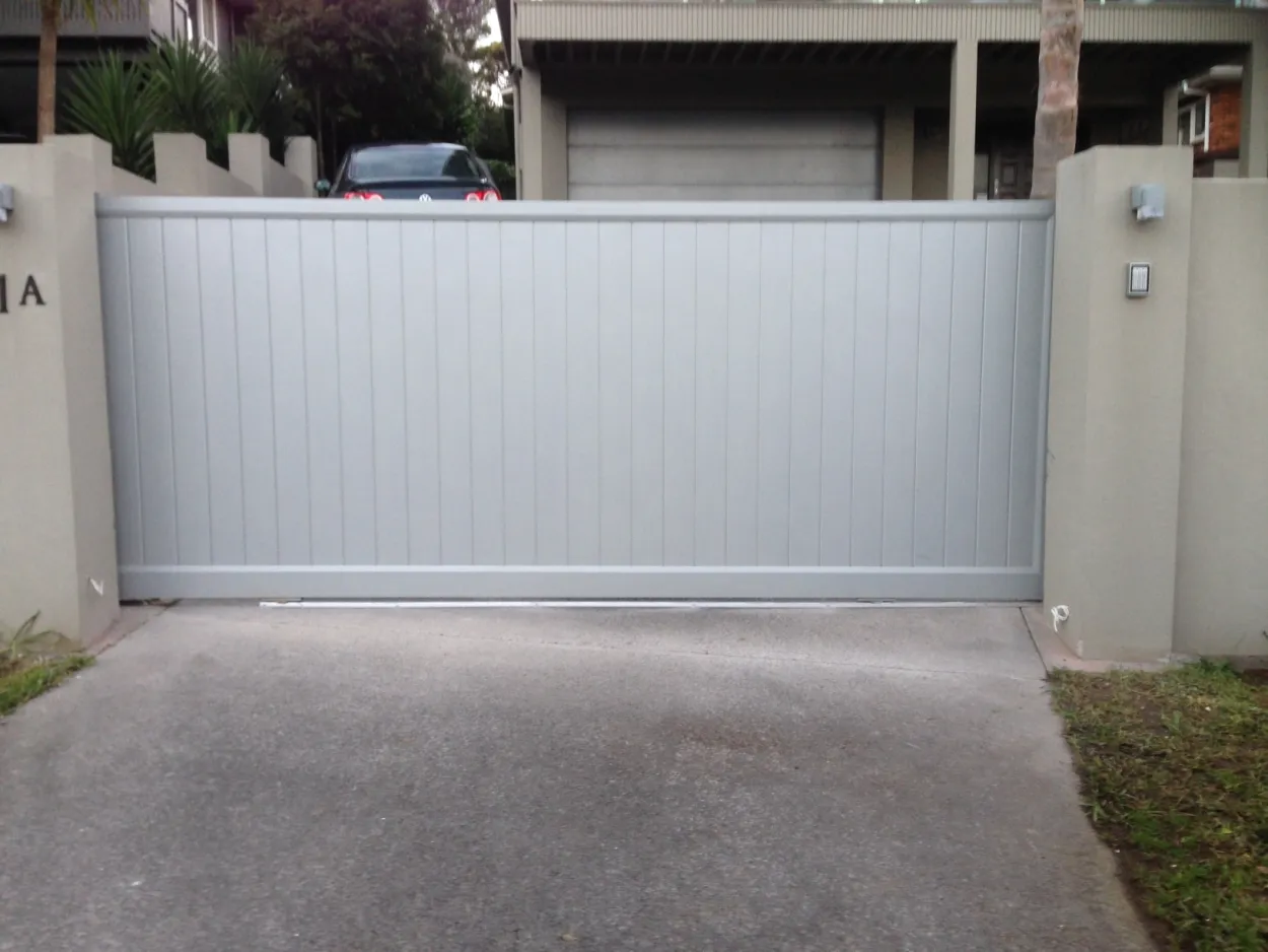 Tongue and Groove sliding gate made by EasyGate. Vertical alignment.