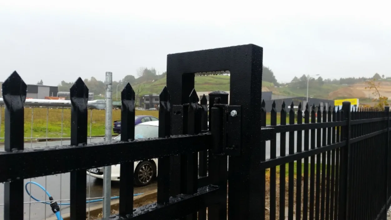 Close up showing the 'Wishbone' double post (extra) to guide the gate