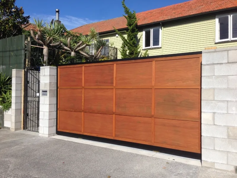 EasyGate aluminium frame, customer added on cladding