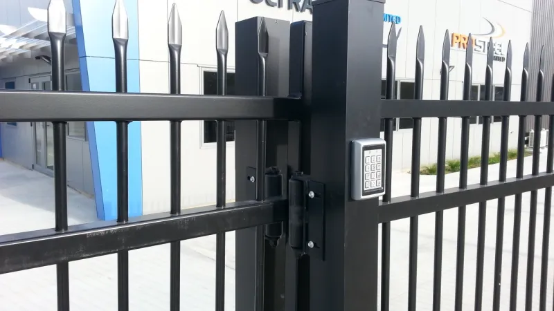 Concord Spear Top Sliding Gate - with double posts and 2 side mounted rollers installation method