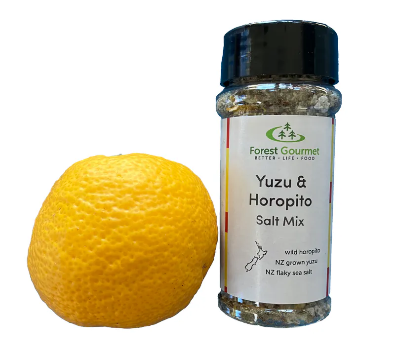 Yuzu, Horopito, Flaky Salt Mix - Shaker Bottle - with whole Yuzu Fruit