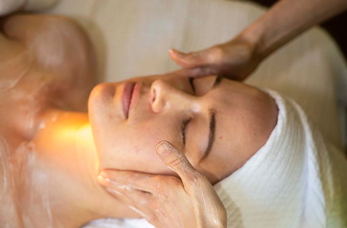 Rhonda’s unique non-surgical facial sculpturing combines lymphatic drainage massage, deep tissue pressure point massage and sculpting techniques to lift the facial muscles.