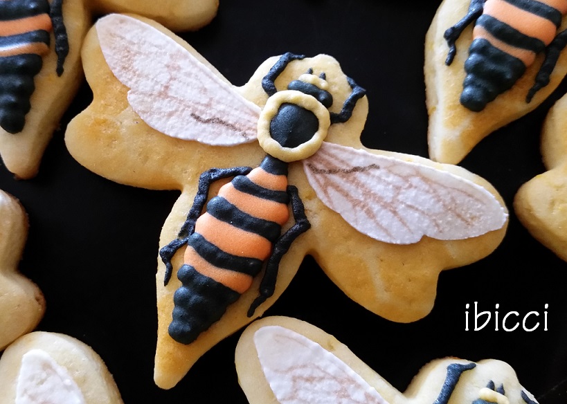 ibicci Queen Bee cookies - Royal icing