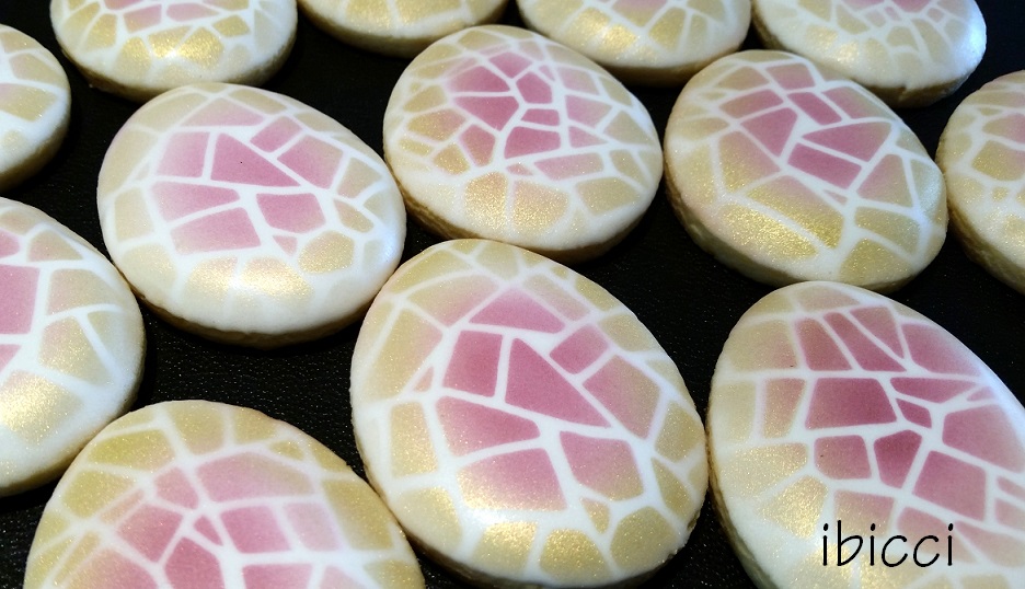 ibicci Pink and gold Mosaic easter egg cookies