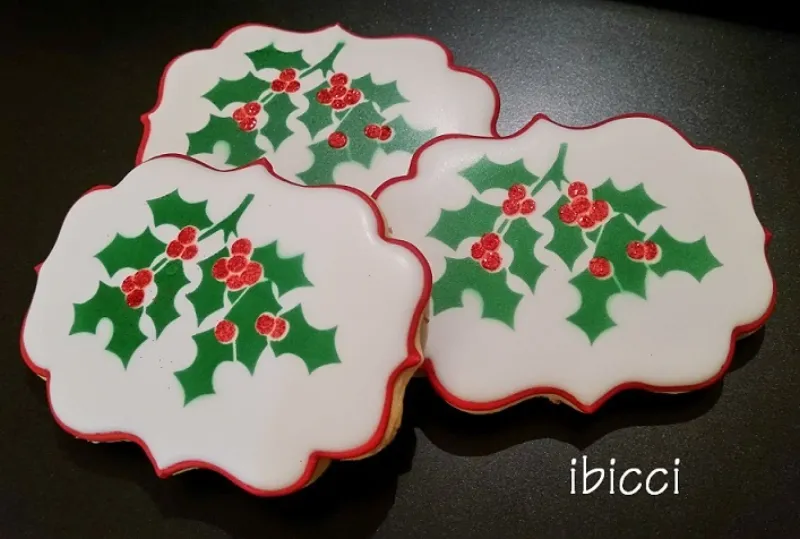 ibicci cookies airbrushed using the Christmas Holly Spray 2 part stencil