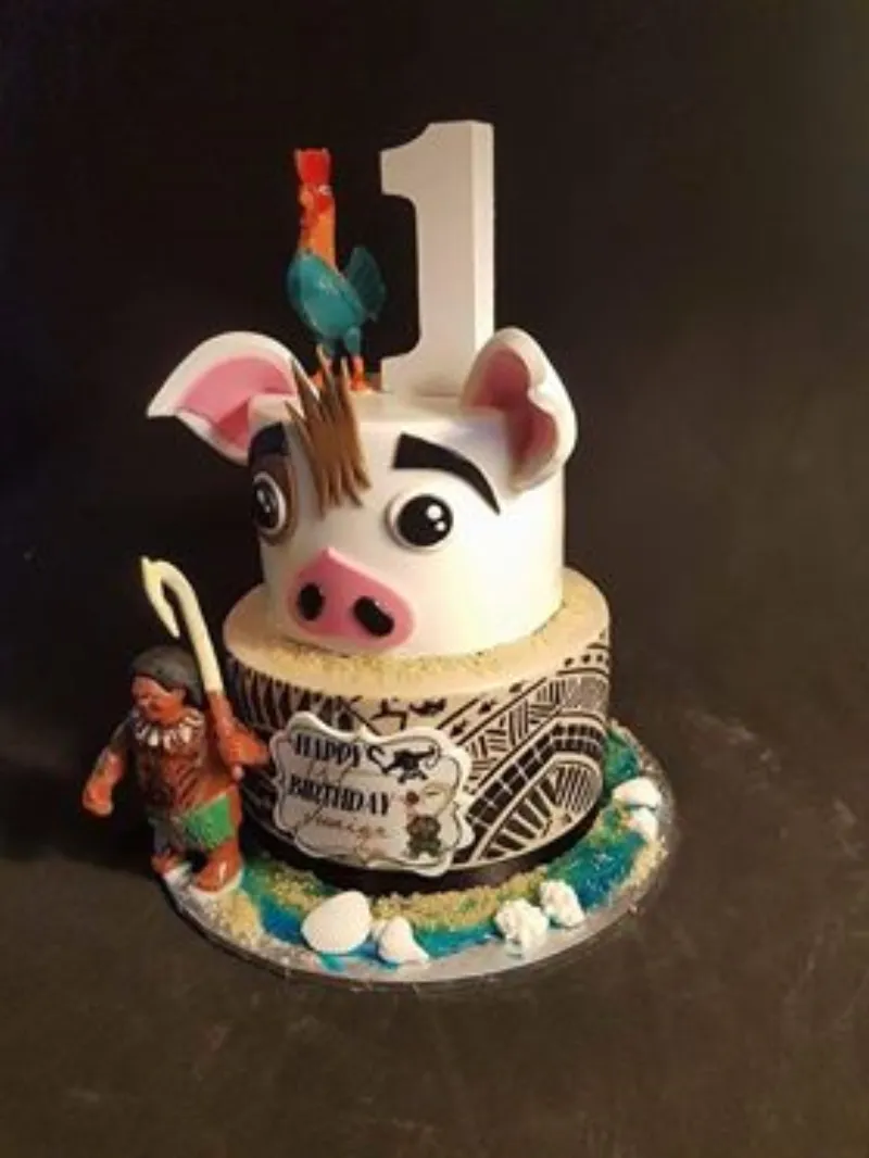 Auckland's Pietra 13 cake using the Polynesian Pattern Cake stencil on this fabulous Moana cake