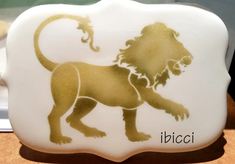 ibicci Gold and bronze airbrushed Lion cookie