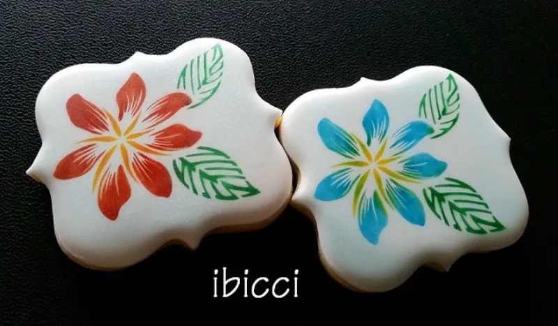 ibicci cookies airbrushed using the small Polynesian Flower stencil