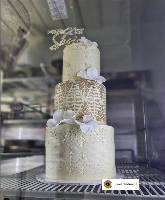 Cake by Sweet & Me using the ibicci BJ Tongan Tattoo stencil