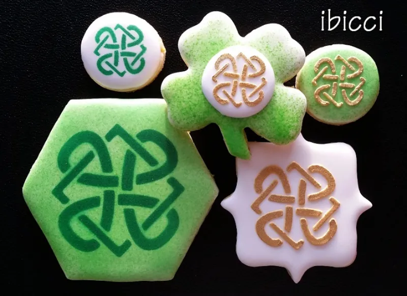 ibicci cookies showing Celtic Knot Stencil - Pattern #2