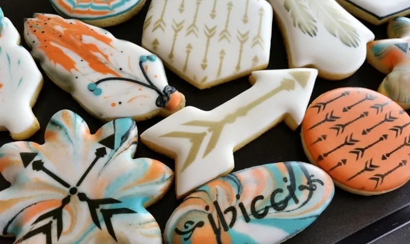 ibicci cookie set with Single Arrow stencil on cookie