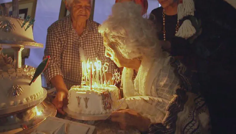 Photo of Isey Cross with her 105th celebration birthday cake