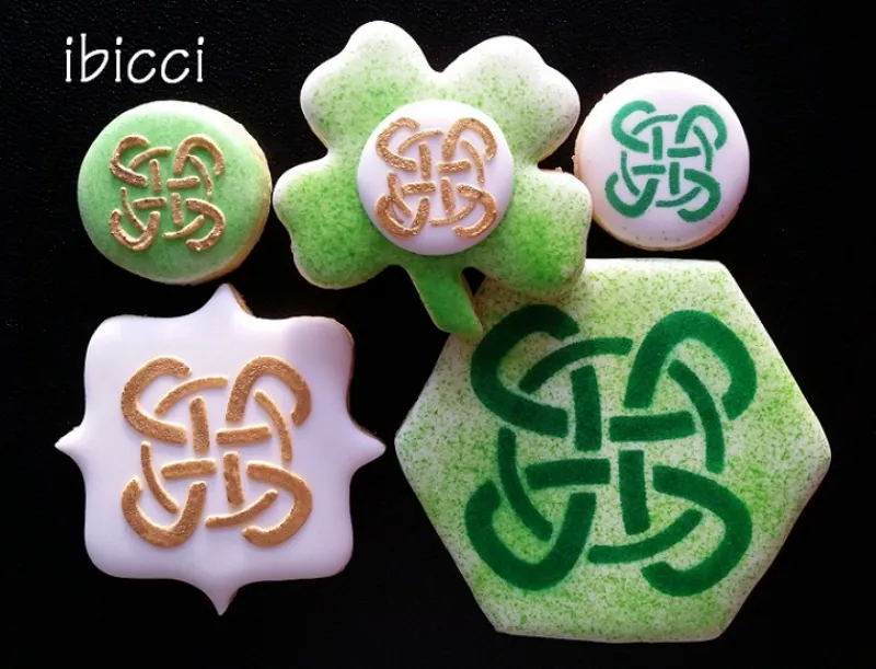 ibicci cookies showing Celtic Knot Stencil - Pattern #3