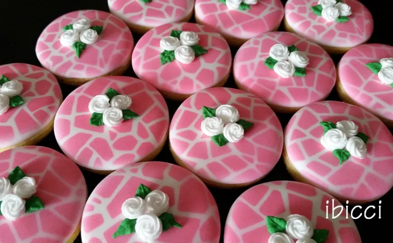 ibicci round rose cookies using the Mosaic stencil