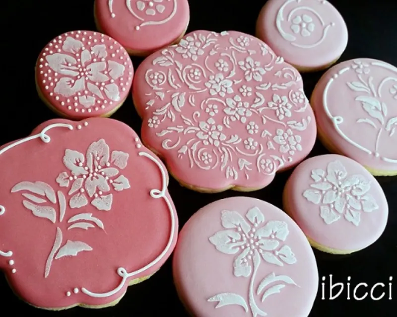 ibicci cookies stencilled with the ibicci lace stemmed flowers stencil