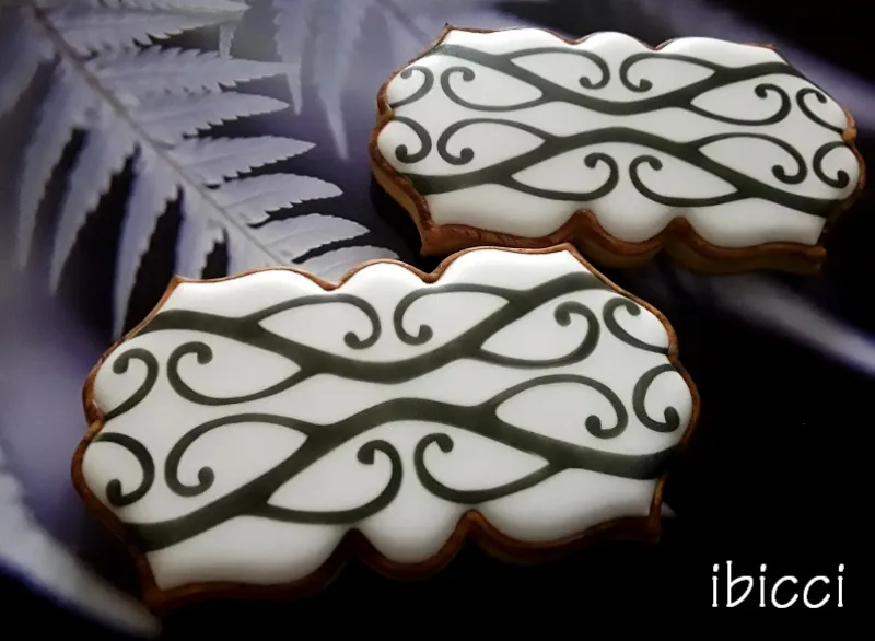 ibicci Maori Kowhaiwhai 'Flounder' Cake Mesh Stencil - Airbrushed onto large cookies (cutter from Sinful Cutters)