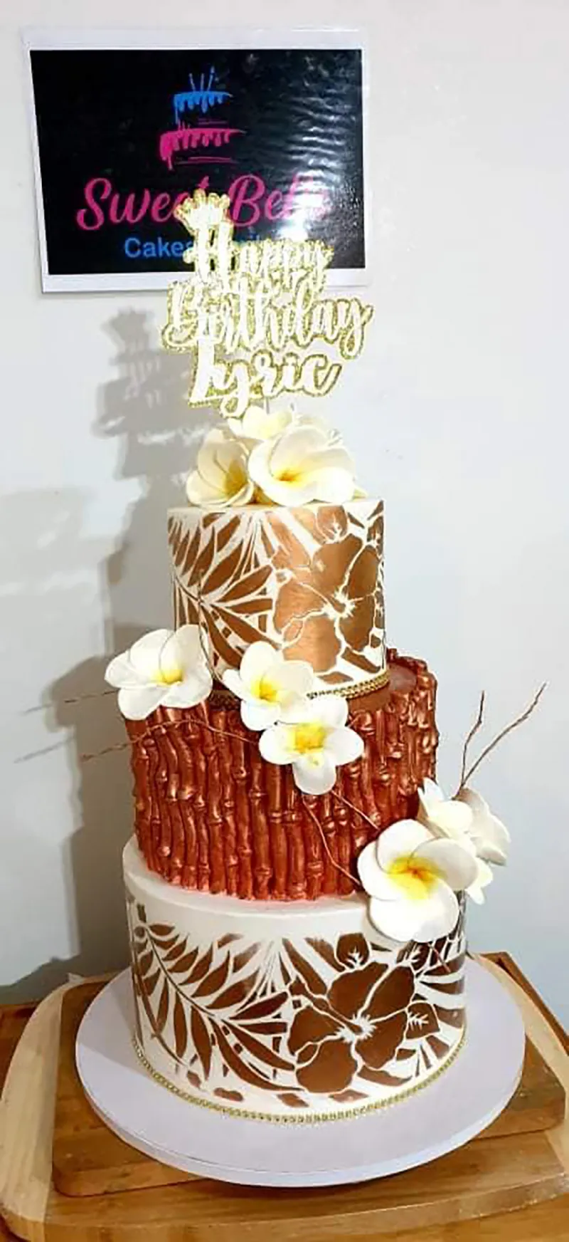 Cake by Miki of Sweets Bells Cakes using the ibicci Hibiscus Flower Strip 5" stencil