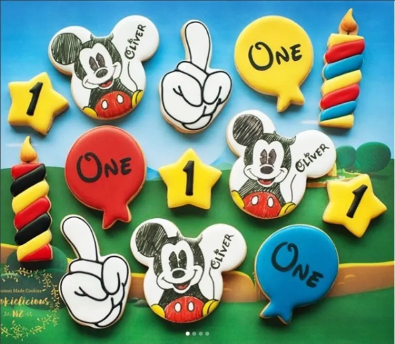 Cookielicious NZ Mickey Mouse cookies using the ibicci ONE stencil