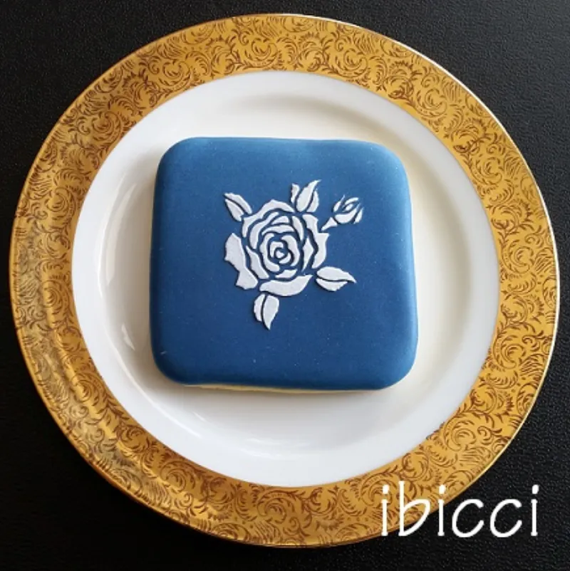 ibicci cookie stencilled using the Rose with Bud stencil