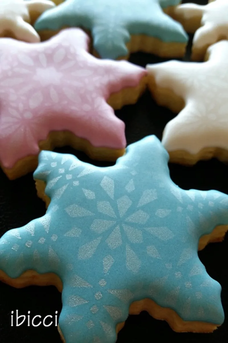 ibicci blue pastel snowflake cookie using the Sharp Snowflake stencil