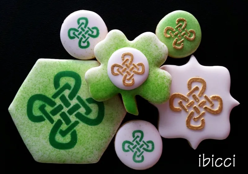 ibicci cookies showing Celtic Knot Stencil - Pattern #1
