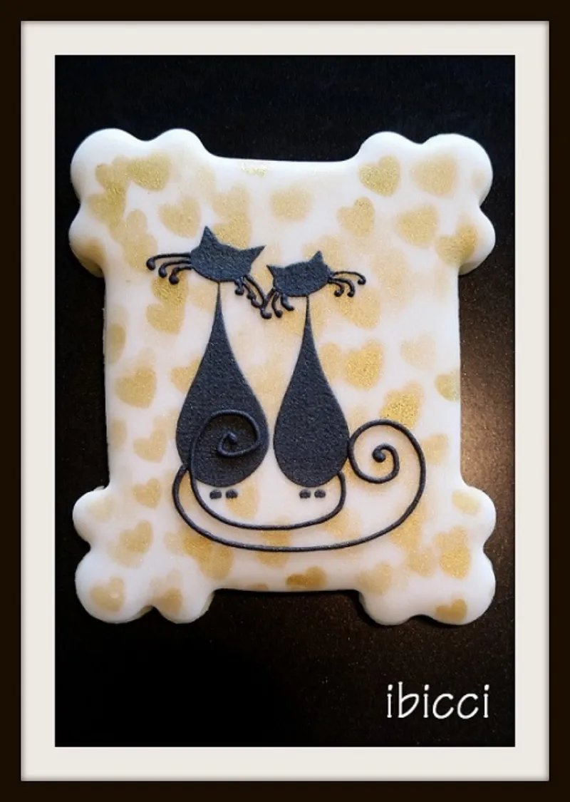 ibicci cookie using the Siamese Love Cats and the hearts Bokeh stencils