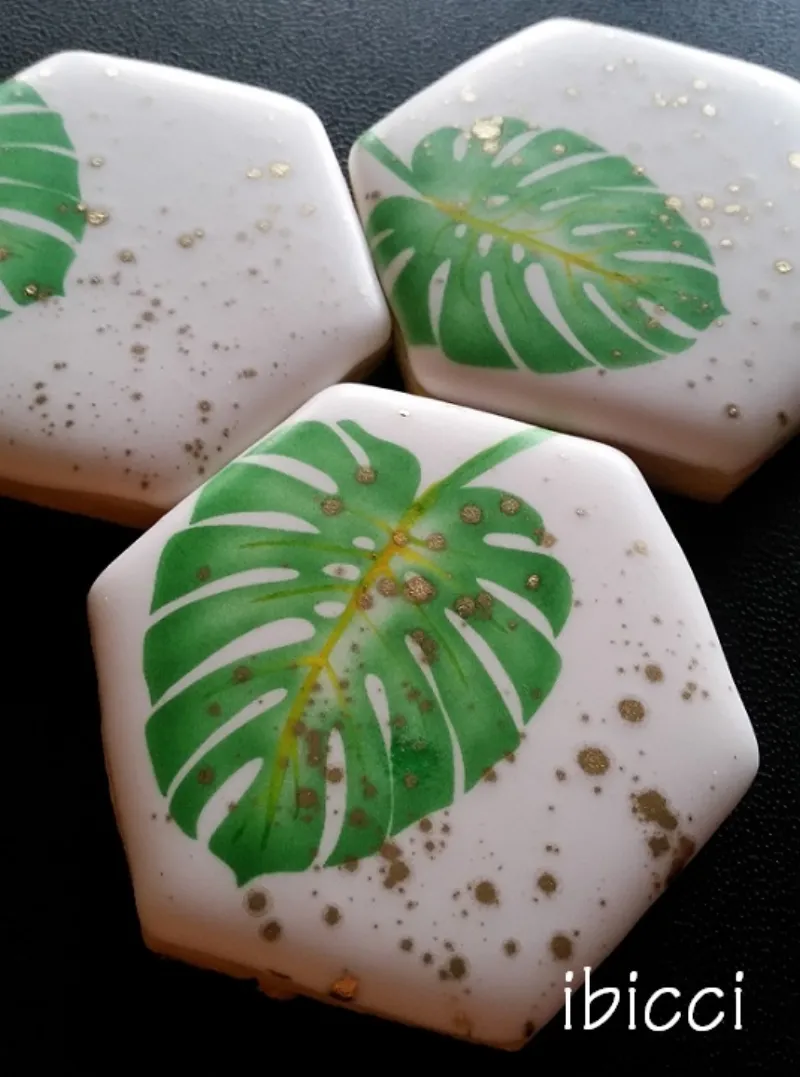ibicci Monstera Leaf Engagement cookies using the SQ 2 stencil