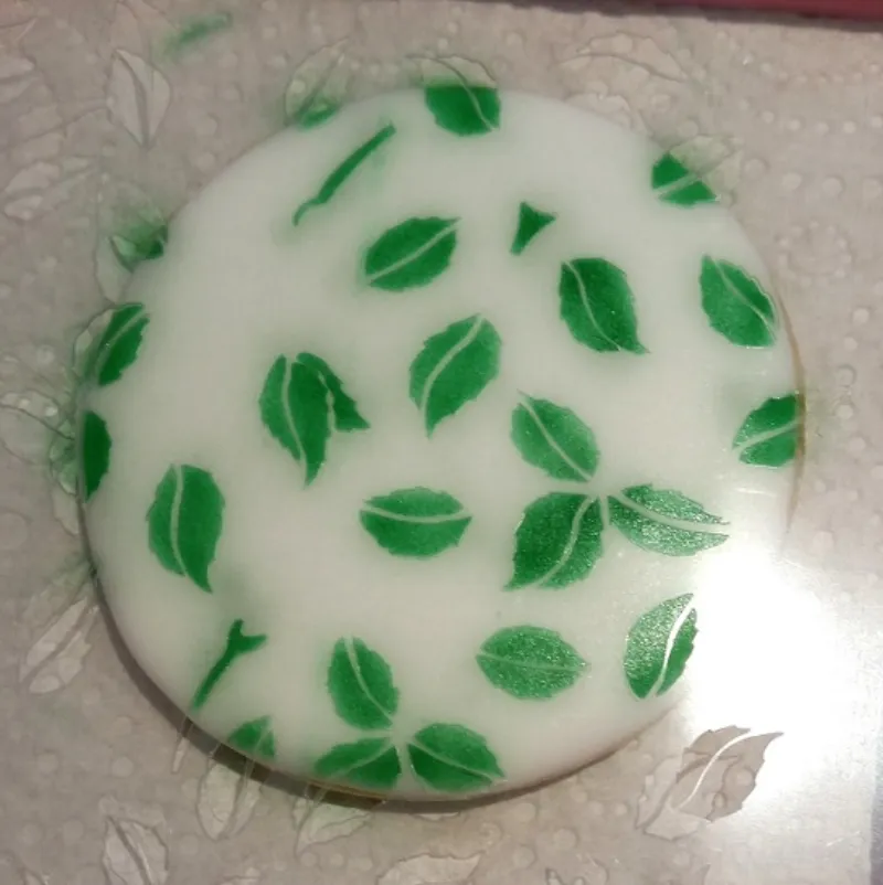 ibicci Rosebuds and leaves stencil - Part 1 airbrushed