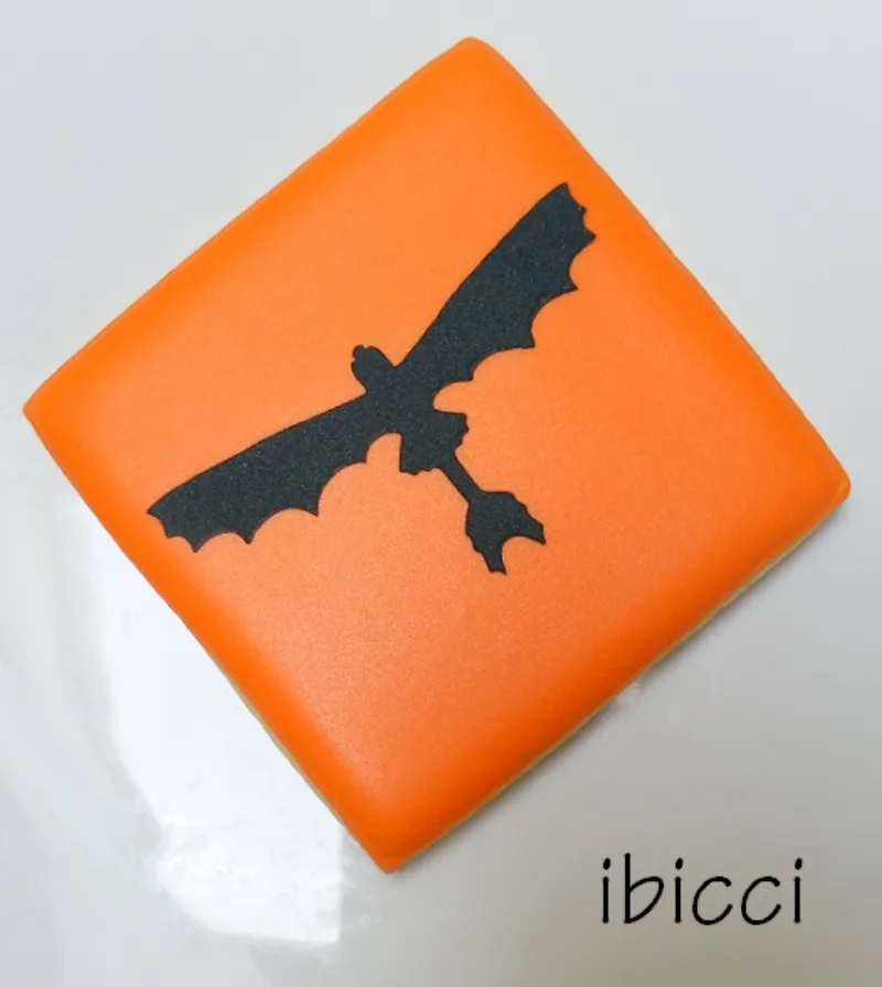 ibicci 2.5" Black Dragon stencil on Train your Dragon cookie