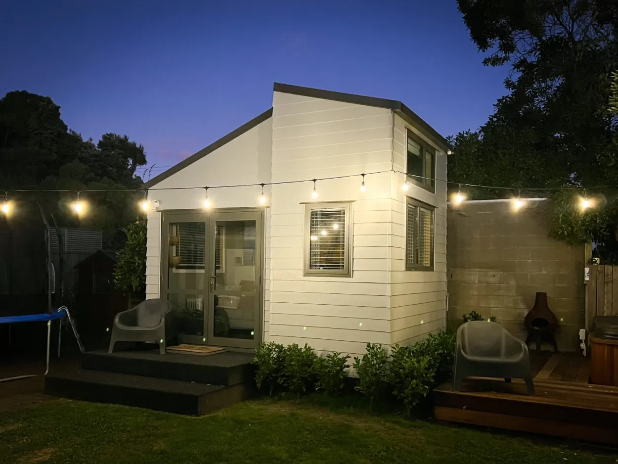 Cabins and Baches - Townhouse Cabin located Porirua, West Auckland