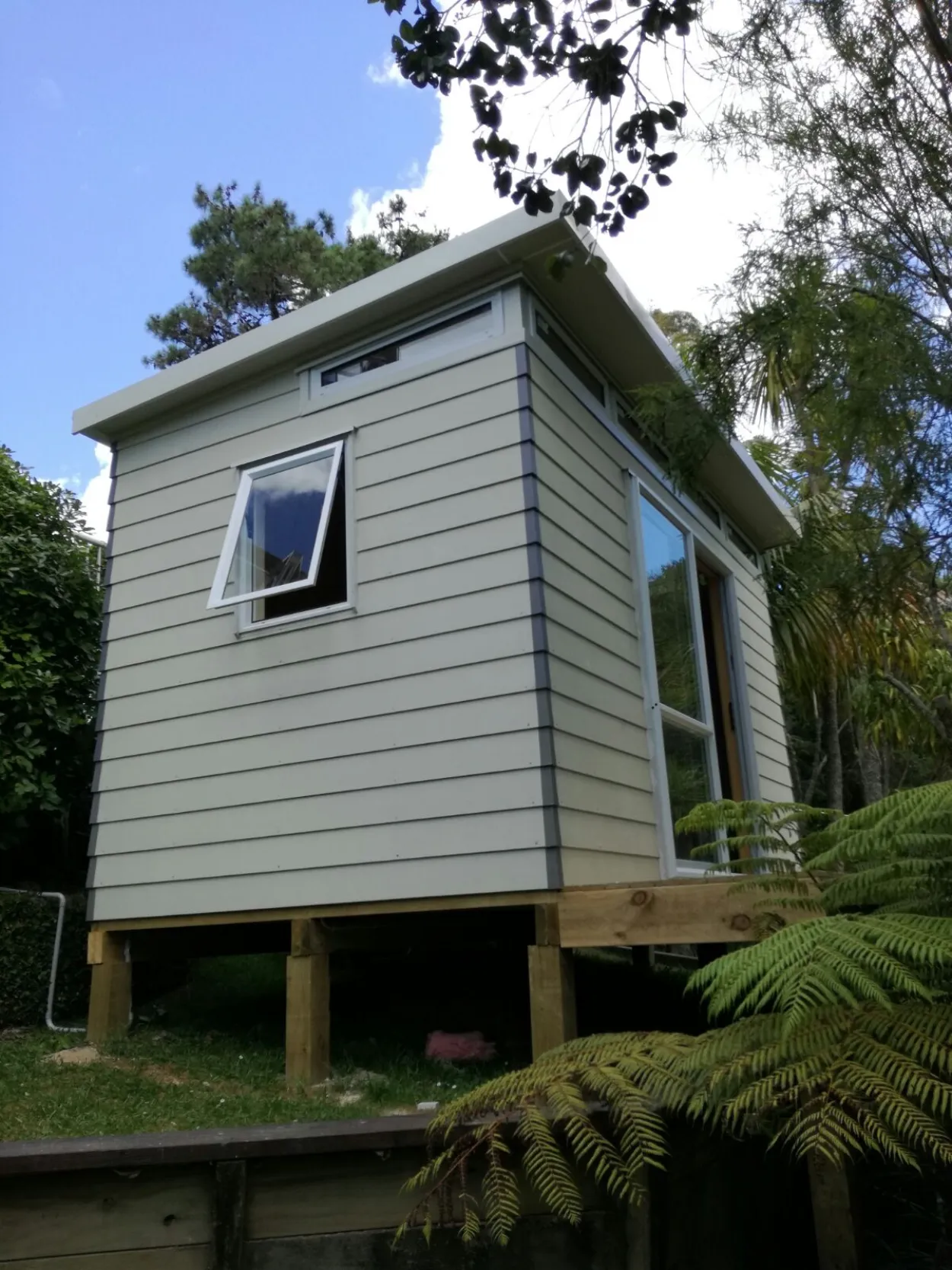 Cabins and Baches - Transom Cabin, side view